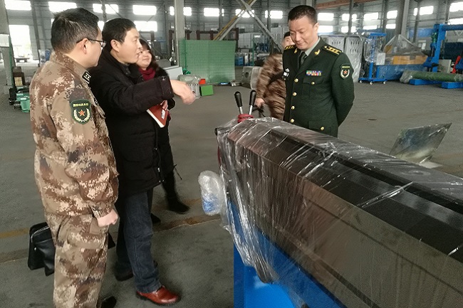 黄文镜调研民兵组建工作